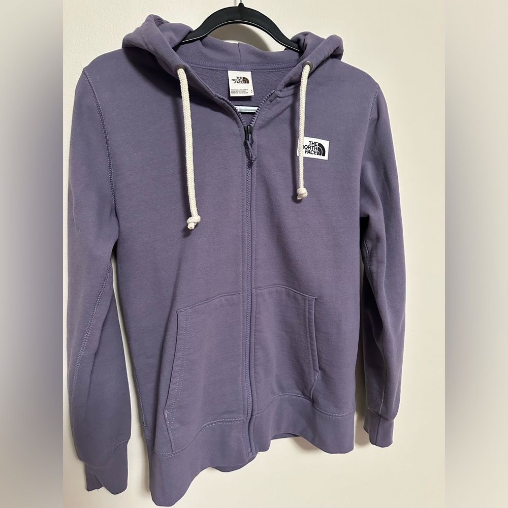 Never worn!! Women’s North Face hooded full zip sweatshirt.